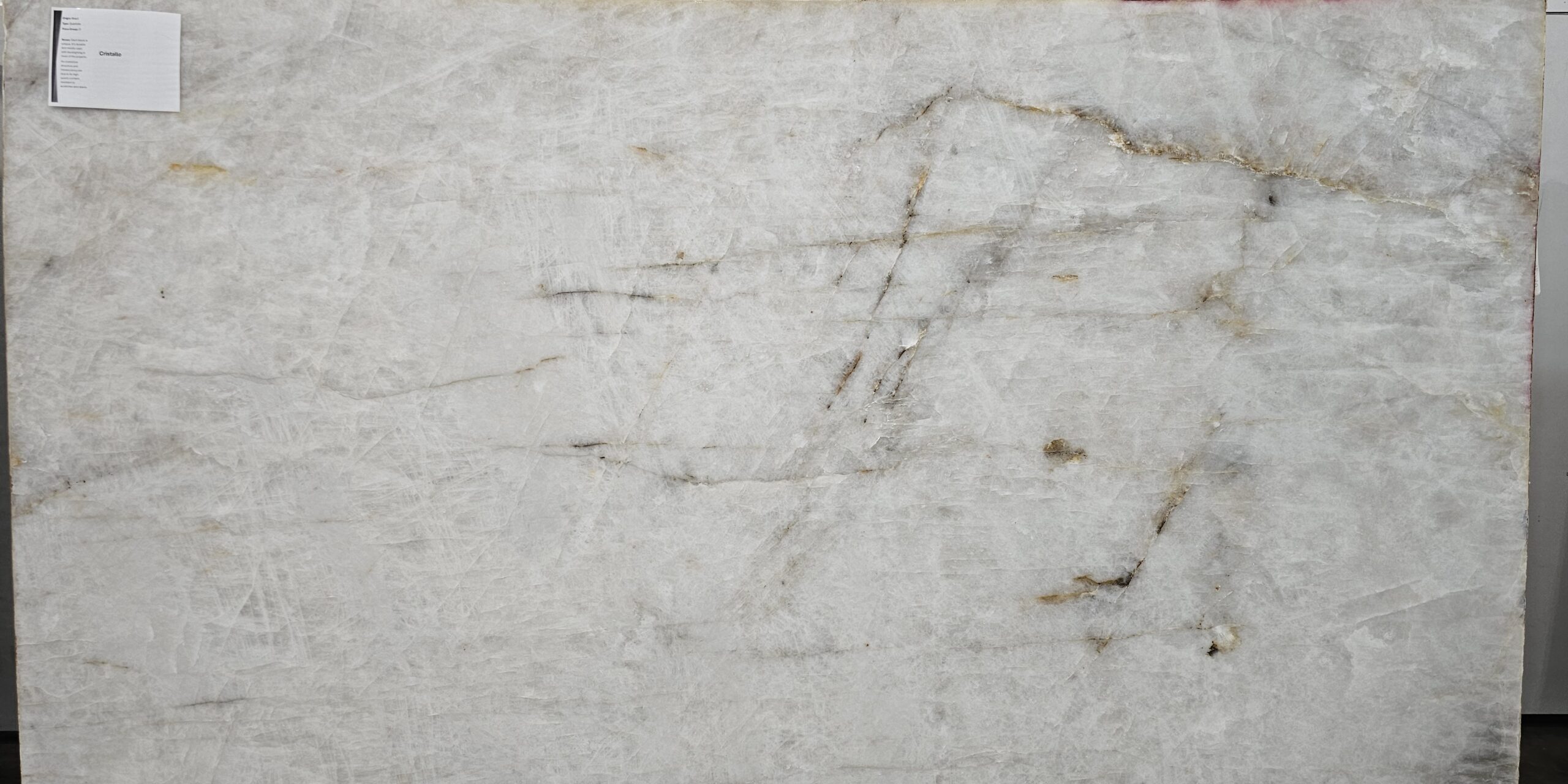 Large format slab with a luminous ivory background for luxury interior design.