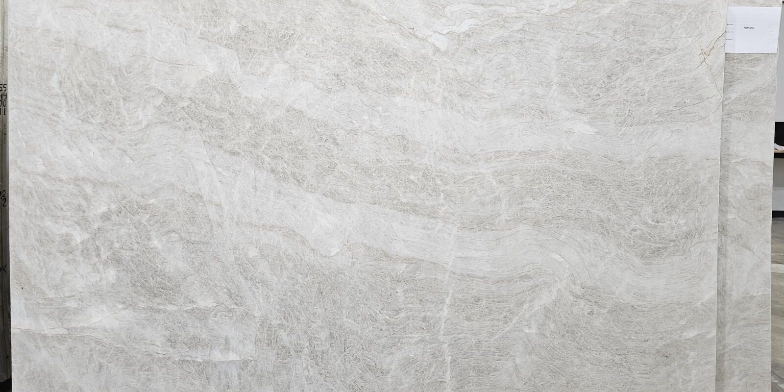 Full slab view of Taj Mahal showcasing its expansive and elegant linear patterns.