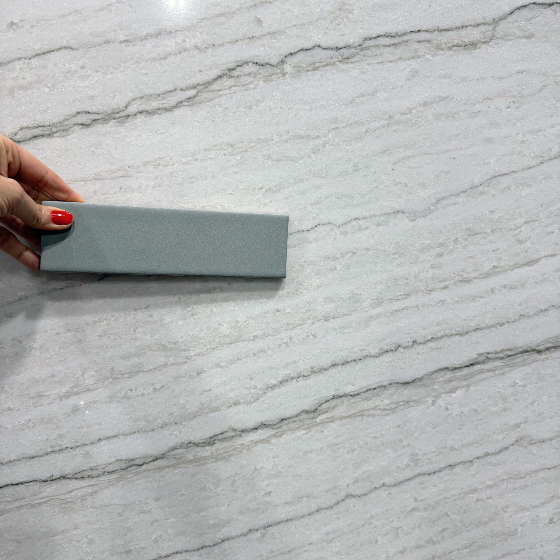 A detailed shot focusing on the uniform, tight linear structure and crisp white background of a premium natural stone.