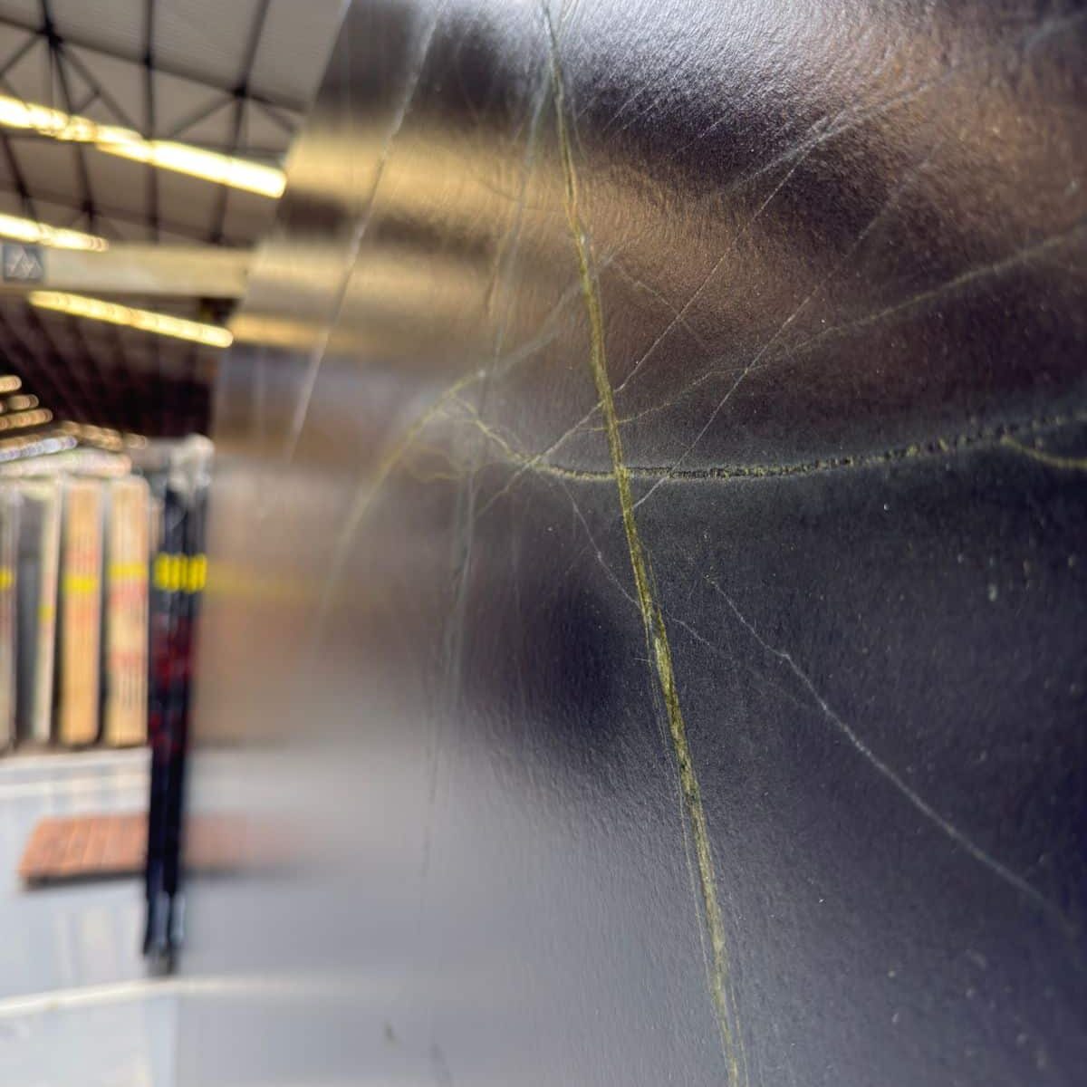 Detailed texture of the emerald green threads that illuminate the dark background of the stone.